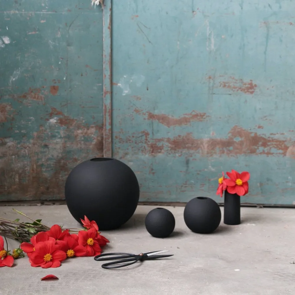 Ball Vase Black 8cm