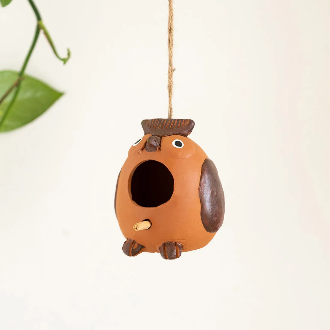 'Observant Owl' Handmade & Hand-painted Terracotta Bird House (13.5 cm, Brown)